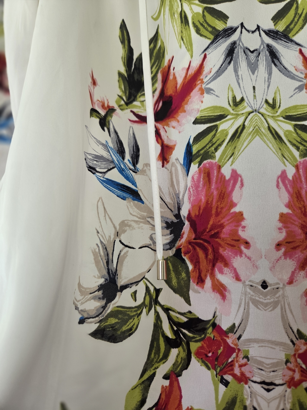 White House Black Market White Tunic with Red, Green & Blue Floral Print - Picture 3 of 4